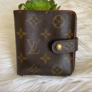 Auth. Louis Vuitton women zippy wallet